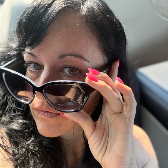 Meet your Posher, Maude - Picture 2 of 4